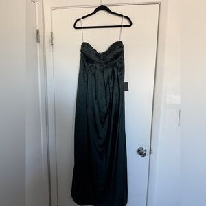 Lulu’s Elegant Strapless Maxi Dress in Dark Turquoise/Green Color